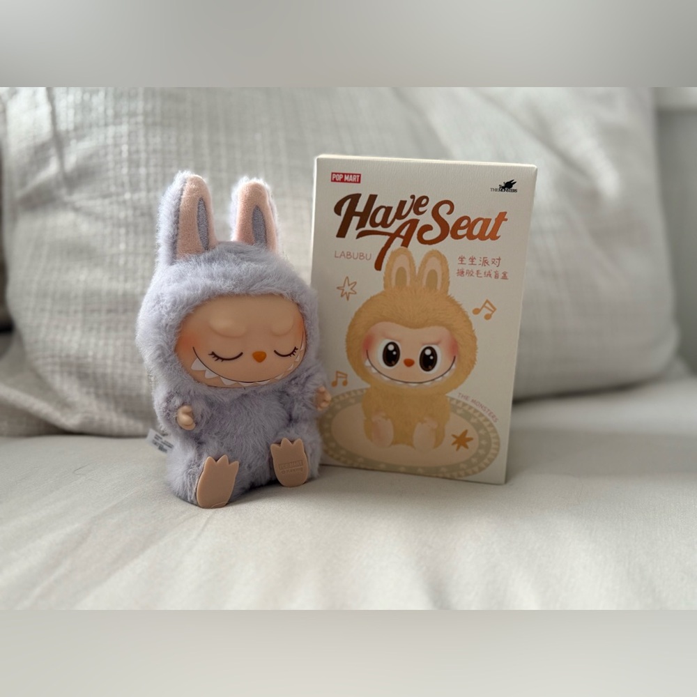 ✨ Brand New Authentic Labubu “Zizi” – Have a Seat Collection ✨